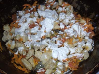 Kiaulienos guliašas su bulvių koše ir padažu "Kaip vaikystėje" Žingsnis 6