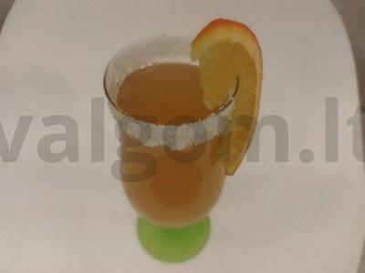 Aromatizuotas grogas su romu, citrusinių vaisių sultimis, muskato riešutu ir medumi pagrindine nuotrauka