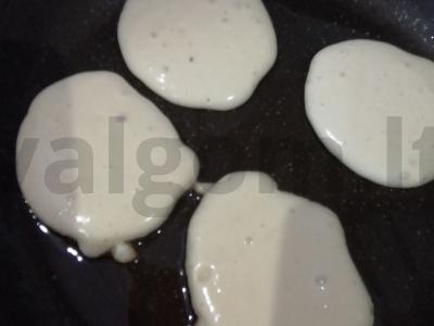 Plikyti kefyro blyneliai pagal patikrintą receptą Žingsnis 3