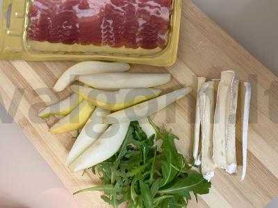 Švelni kriaušė su sūriu ir šonine Žingsnis 1