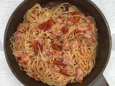 Aštrūs spagečiai su pomidorais ir šonine Žingsnis 3