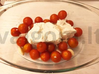 Makaronai su fetos sūriu ir vyšniniais pomidorais Žingsnis 1