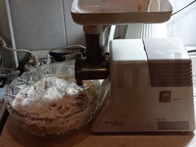 Salotos "Silkė po kailiu", paruoštos naudojant mėsmalę Žingsnis 8