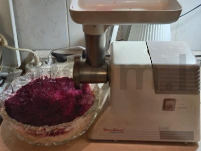 Salotos "Silkė po kailiu", paruoštos naudojant mėsmalę Žingsnis 9