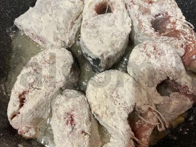 Keptuvėje keptas upėtakis Žingsnis 4