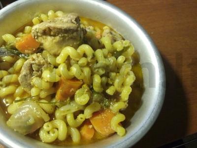 Makaronai su mėsa multicooker įrenginyje pagrindine nuotrauka