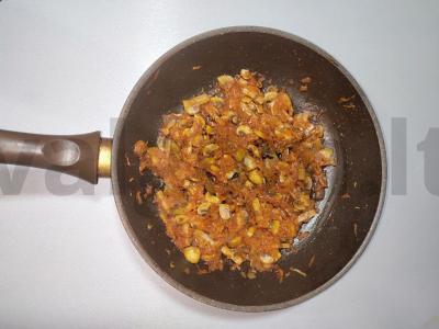 Sultingi grybai su pomidorų sultimis Žingsnis 4
