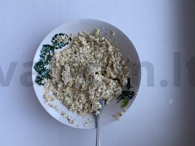 Nesaldūs sūrio pyragėliai su grietinės padažu Žingsnis 3