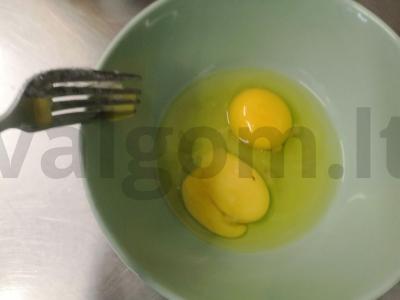 Kumpio ir grybų omletas Žingsnis 2