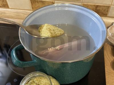 Greitas rassolnik su vištiena ir perlinių kruopų sriuba Žingsnis 2