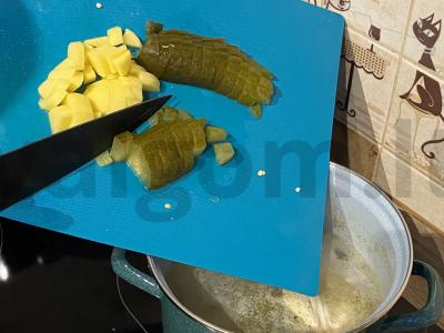 Greitas rassolnik su vištiena ir perlinių kruopų sriuba Žingsnis 4