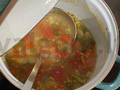 Greitas rassolnik su vištiena ir perlinių kruopų sriuba pagrindine nuotrauka