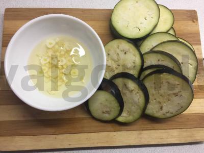 Skanus ratatouille su sviestu ir česnakais Žingsnis 2