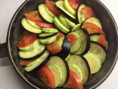 Skanus ratatouille su sviestu ir česnakais Žingsnis 3