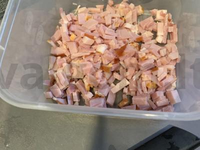 Aštrios salotos su marinuotais svogūnais ir žalia jautienos krūtinine Žingsnis 1