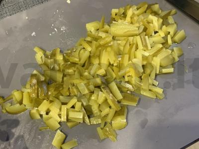 Aštrios salotos su marinuotais svogūnais ir žalia jautienos krūtinine Žingsnis 4