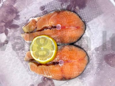 Aromatingi lašišos kepsniai su ikrais ir grietinėlės padažu Žingsnis 1