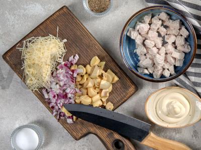 Salotos su kalakutiena ir korėjietiškomis morkomis Žingsnis 1