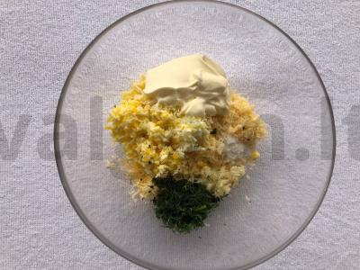 Sūrio užkandis su česnakais Žingsnis 1