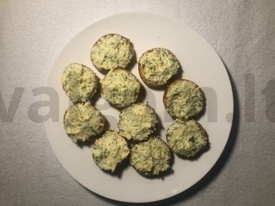 Sūrio užkandis su česnakais pagrindine nuotrauka