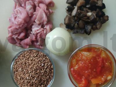 Miško grybai su mėsa ir grikiais Žingsnis 1