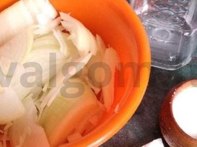 Žuvies salotos su kukurūzais ir skrebučiais Žingsnis 1