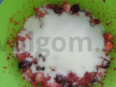 Apelsinų ir uogų uogienė Žingsnis 3