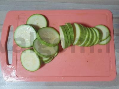 Keptos cukinijos su sūrio įdaru Žingsnis 1