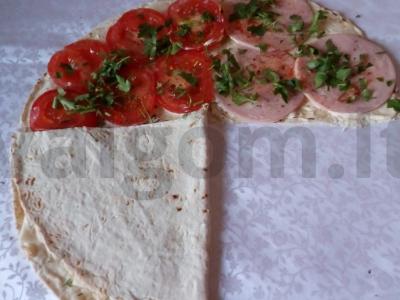 Pitos vokeliai su kumpiu, pomidorais, lydytu sūriu ir žolelėmis Žingsnis 8