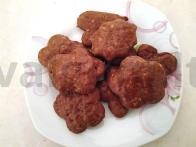 Paprasti imbieriniai sausainiai su obuoliais pagrindine nuotrauka