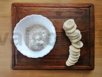 Naminis avižinių dribsnių blynas su varške ir bananu Žingsnis 1