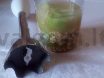 Kokteilis su avižiniais dribsniais, kiviais ir žaliąja arbata Žingsnis 3