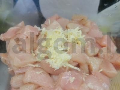 Vištiena puoduose su grietinėlės padažu Žingsnis 4