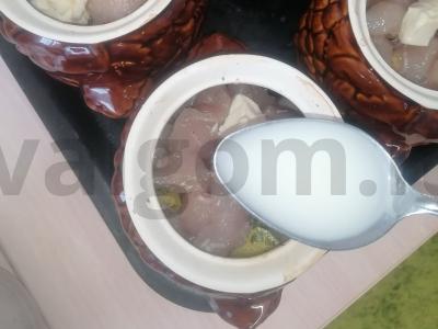 Vištiena puoduose su grietinėlės padažu Žingsnis 7