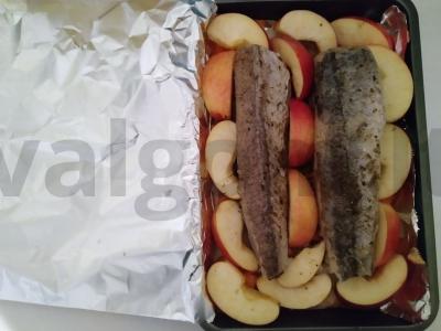 Kepta žuvis su obuoliais Žingsnis 3