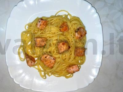 Lašiša pomidorų ir medaus padaže su makaronais Žingsnis 1