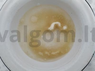Želė su raudonuoju vynu ir vyšnių uogiene Žingsnis 1