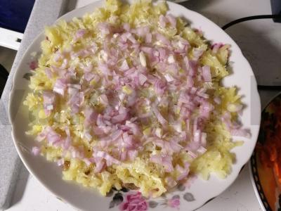 Mimozos salotos su konservuota skumbre Žingsnis 7