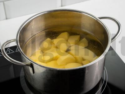 Bulvių košė su sultiniu Žingsnis 1