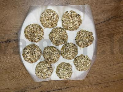 Greiti avižiniai sausainiai mikrobangų krosnelėje Žingsnis 3