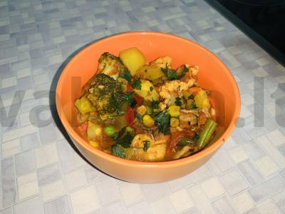 Daržovių troškinys su vištiena pagrindine nuotrauka