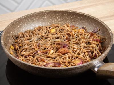 Soba su malta aitriąja paprika ir raudonuoju svogūnu Žingsnis 4