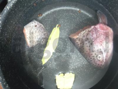 Žuvies sriuba su upėtakiu Žingsnis 1