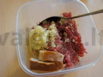 Mėsos kukuliai su padažu "Švelnumas" Žingsnis 1
