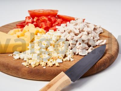 Vištienos ir pomidorų salotos Žingsnis 1