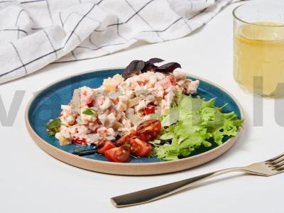 Vištienos ir pomidorų salotos pagrindine nuotrauka