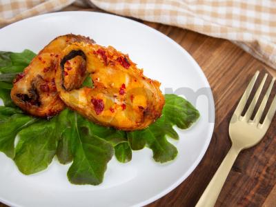 Ešerių kepsniai su alyvuogių aliejaus ir pipirų pasta pagrindine nuotrauka