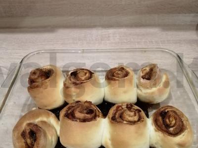 Cinamono ir cukraus bandelės pagrindine nuotrauka