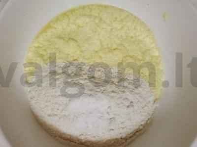 Švelnūs varškės keksiukai su šokoladu Žingsnis 1