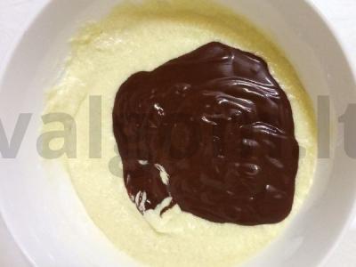 Švelnūs varškės keksiukai su šokoladu Žingsnis 2